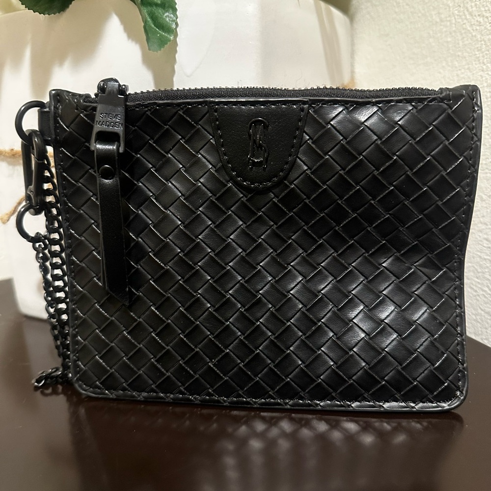 STEVE MADDEN WRISTLET